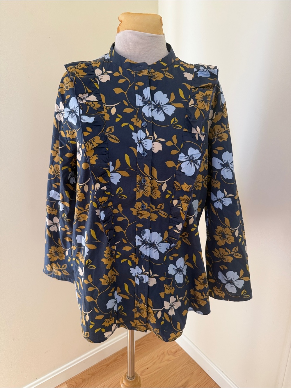 The Shirt by Rochelle Behren floral ruffled front button blouse .